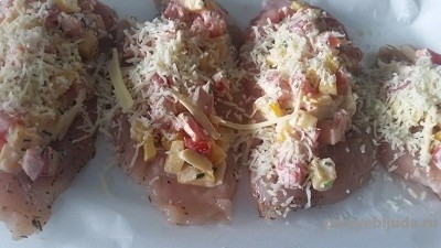 куриное филе с овощами и сыром