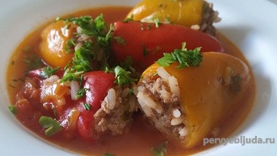 перец фаршированный мясом и рисом