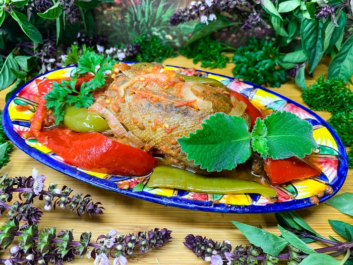 Дикая утка (чирок), тушенная в белом вине с овощами